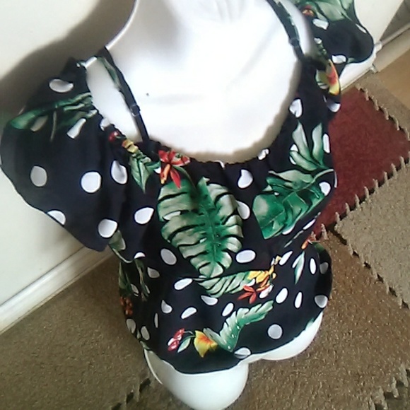 Off the Shoulder Blouse - Picture 2 of 3